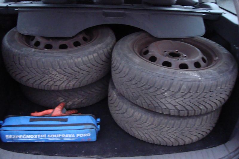 Ford Focus (2007) 1.6i,ČR,Pravid.serv.STK 5/2027 - fotka 11 z 54