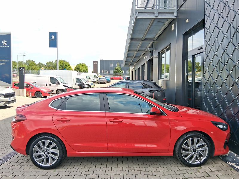 Hyundai i30 STYLE NAVI 1.4 T-GDi 103 kW - fotka 9 z 30