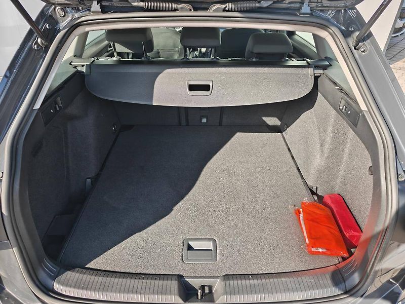 Volkswagen Golf Life 6G 1,5TSi - fotka 21 z 21