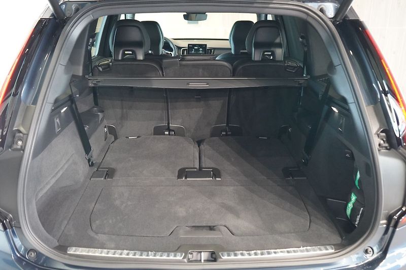 Volvo XC90 B5 PLUS Black Edition, 360° - fotka 13 z 48