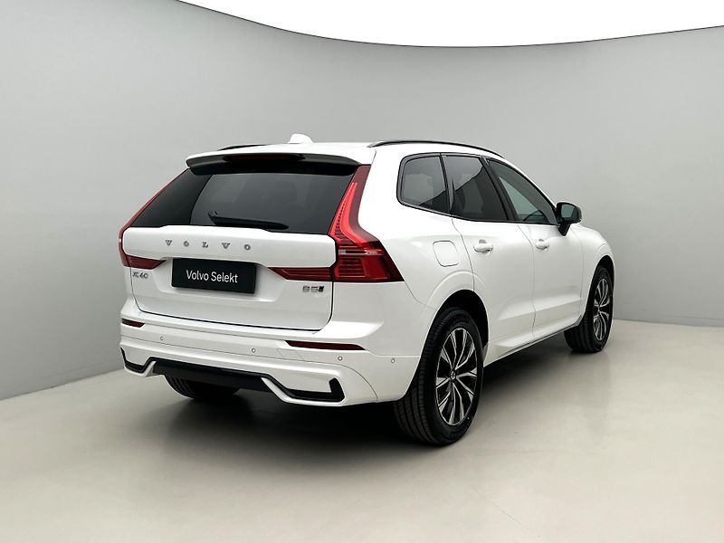 Volvo XC60 B5 AWD PLUS DARK AUT 1.maj. - fotka 13 z 43