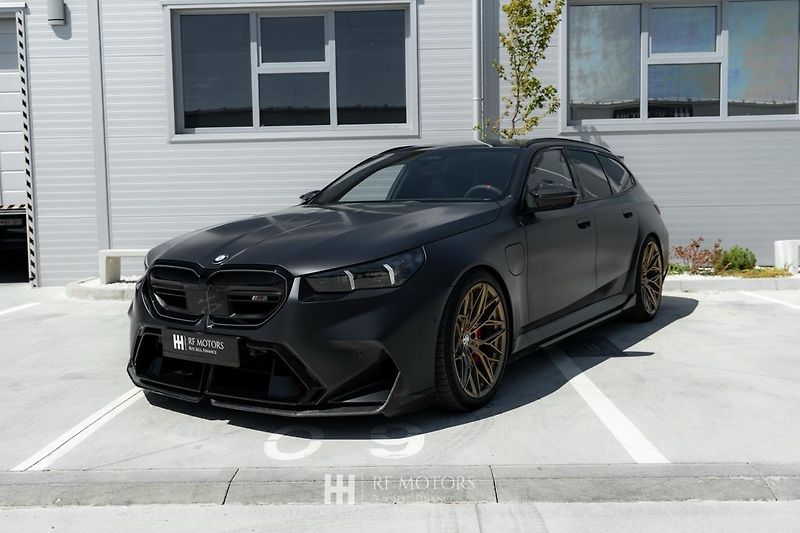 BMW M5 (2025) M5 Touring 727 PS - fotka 1 z 10