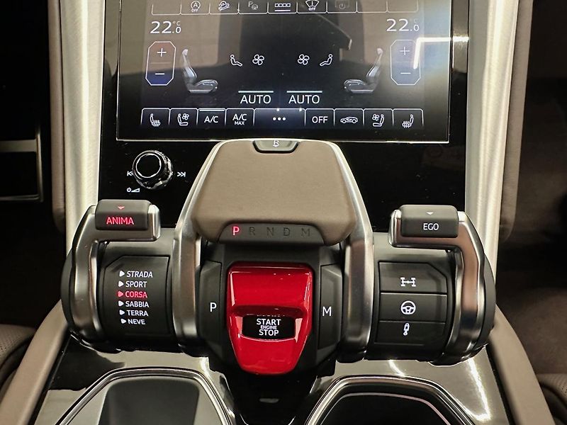 Lamborghini Urus (2024) S*60 ANN.*AKRAPOVIC*MATNÁ*TOP! - fotka 15 z 21