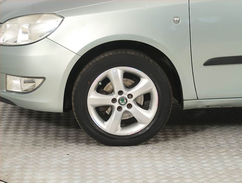 Škoda Fabia (2011) Elegance 1.2 TSI, Tempomat - fotka 14 z 16