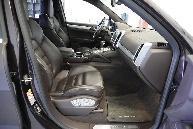 Porsche Cayenne 4,2 TDI V8 4WD AUT. - fotka 27 z 31
