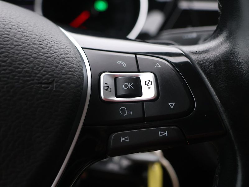 Volkswagen Touran 2,0 TDI 110kW DSG Sound 7-Míst - fotka 20 z 34
