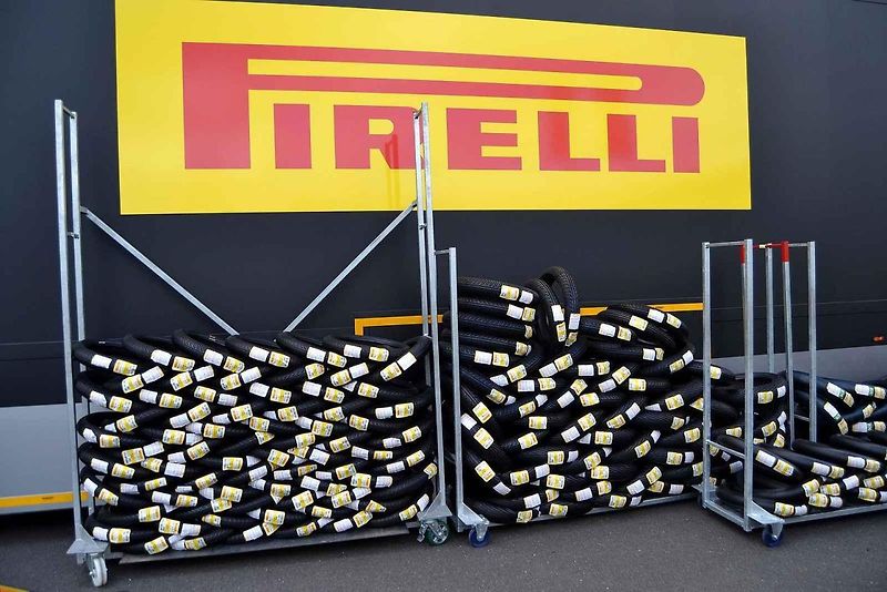 Autodrom Most o víkendu hostil závody mezinárodního mistrovství Německa IDM a závod FIM mistrovství světa sidecarů. Na snímku je rakouský jezdec Philipp Steinmayr v plné jízdě třídy Superbike.