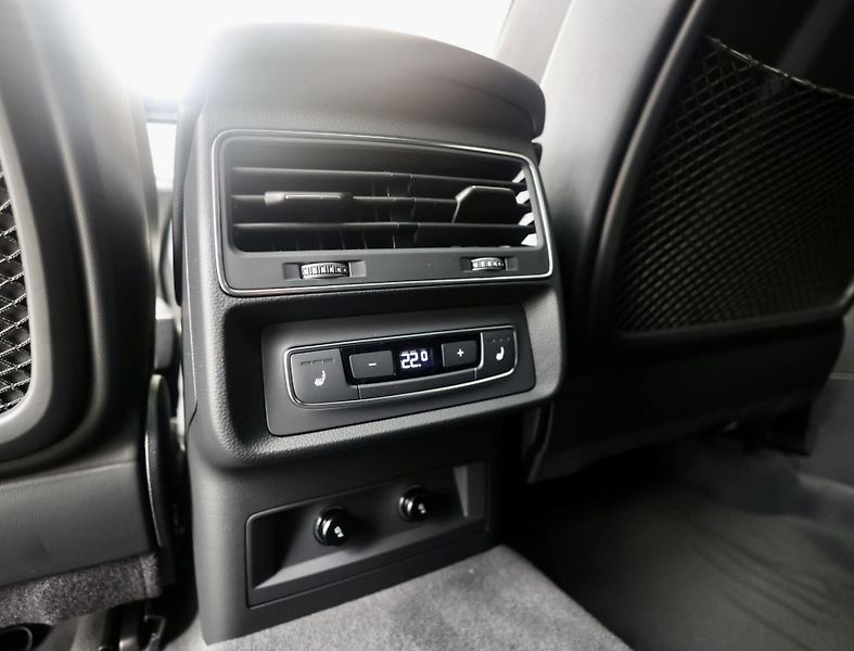 Audi Q8 (2026) 55 TFSIe Quattro - fotka 29 z 47