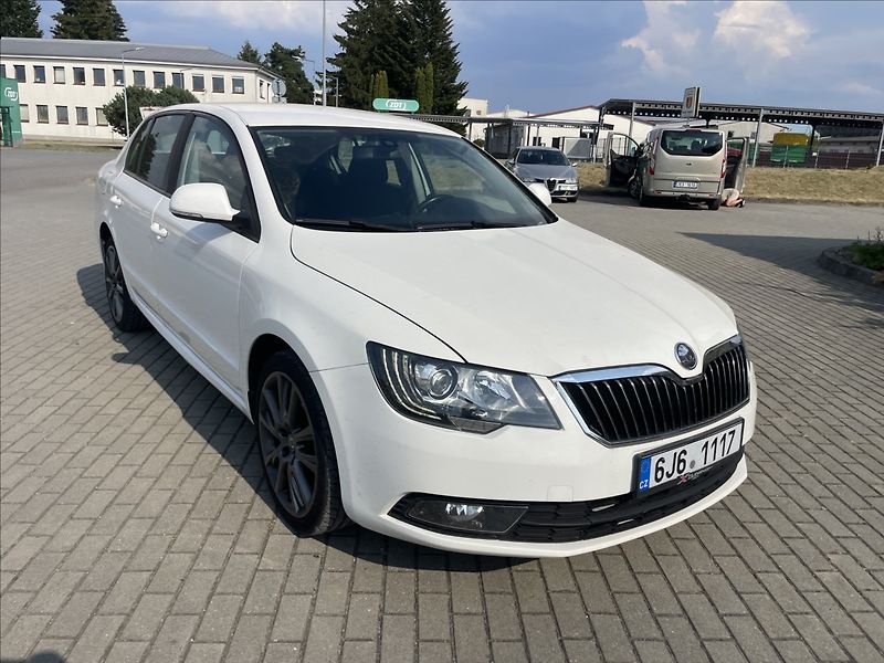 Škoda Superb 2,0 TDi 103kw Elegance Facelif - fotka 6 z 30
