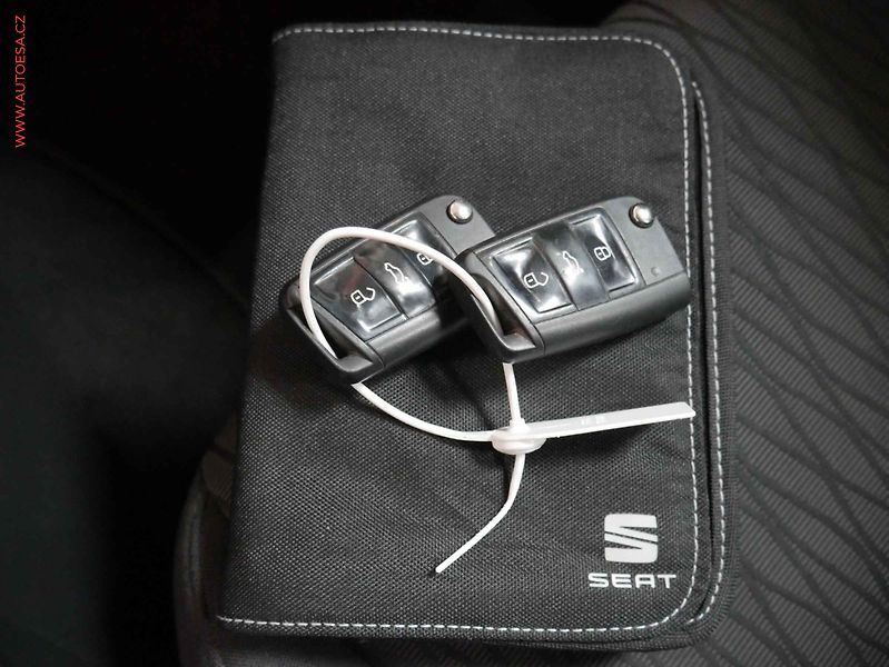 Seat Leon (2014) 2.0TDi, LED - fotka 23 z 23