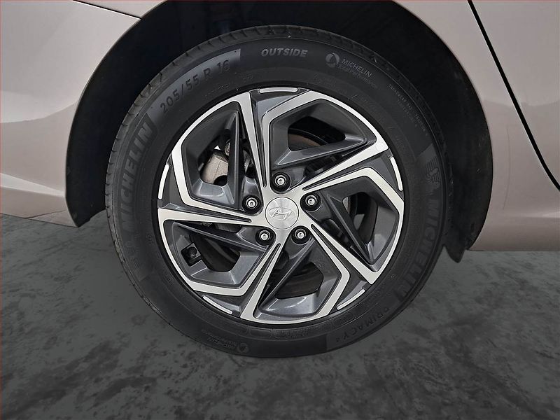 Hyundai i30 (2023) Smart 1.0 T-GDI - fotka 15 z 20