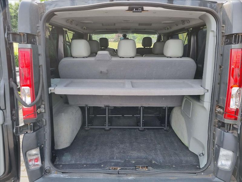 Opel Vivaro 2,5 DCi 8 Míst Webasto 2xKlima - fotka 14 z 31