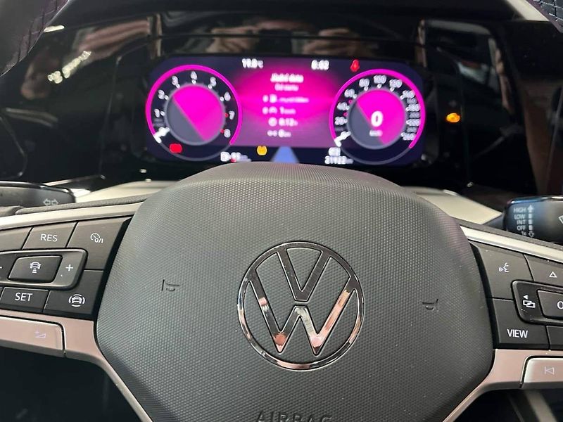 Volkswagen Golf (2023) 1.5 TSI Life - fotka 16 z 20