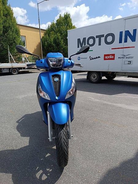 Piaggio Medley 125 (2024) S Blu Zaffiro (sleva 14.000.-) - fotka 2 z 9