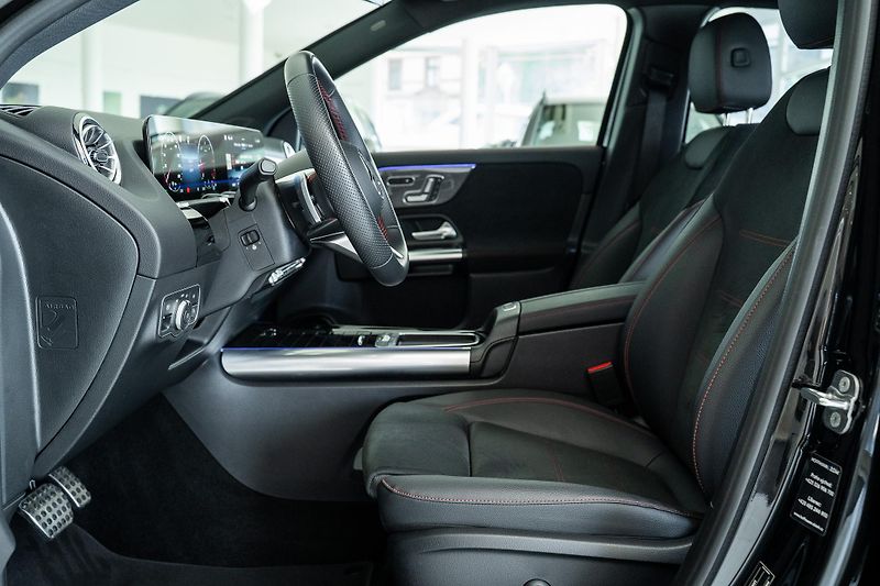 Mercedes-Benz GLA (2025) 200 d 4M/AMGPREMIUM/360/ESP - fotka 11 z 18