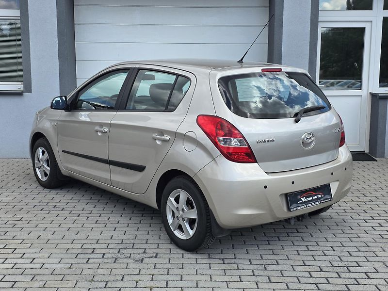 Hyundai i20 (2011) 1.2i 57kW P.SENZORY ČR NOVÉ - fotka 4 z 17