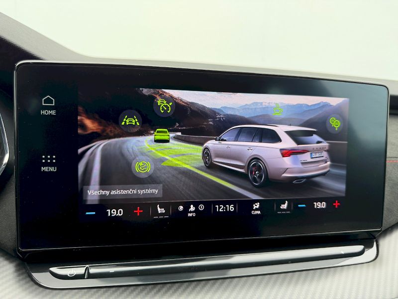 Škoda Octavia (2023) RS 2.0 TSI 180kW - fotka 18 z 35