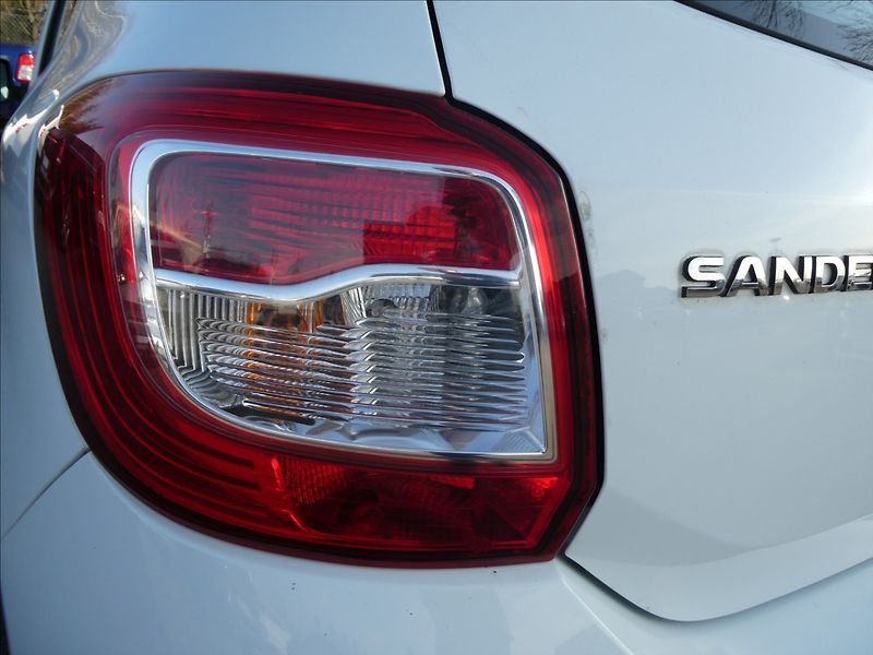 Dacia Sandero 1,2 16V 55kW Access, KLIMA - fotka 11 z 33