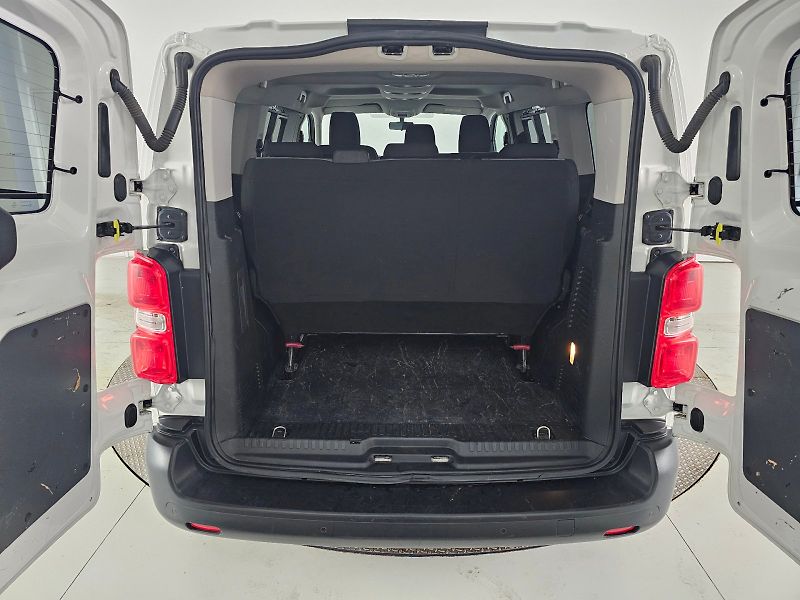Toyota ProAce Verso (2020) 2.0L 150k Combi L1 - fotka 27 z 27