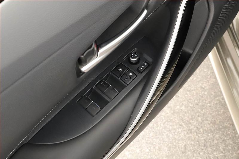 Toyota Corolla (2021) Style 2.0 Hybrid, Automat, ČR - fotka 16 z 16