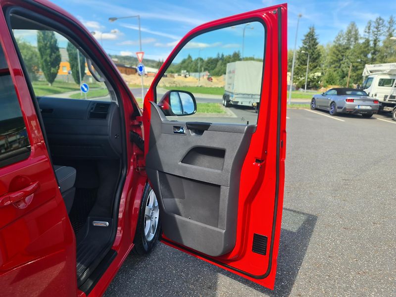 Volkswagen Multivan (2011) 2.0 TDi 103-KW WEBAST OLOMOUC - fotka 31 z 109