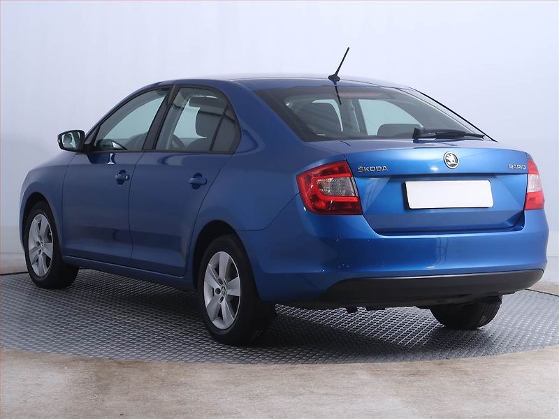 Škoda Rapid (2016) 1.2 TSI, Park. senzory - fotka 4 z 19