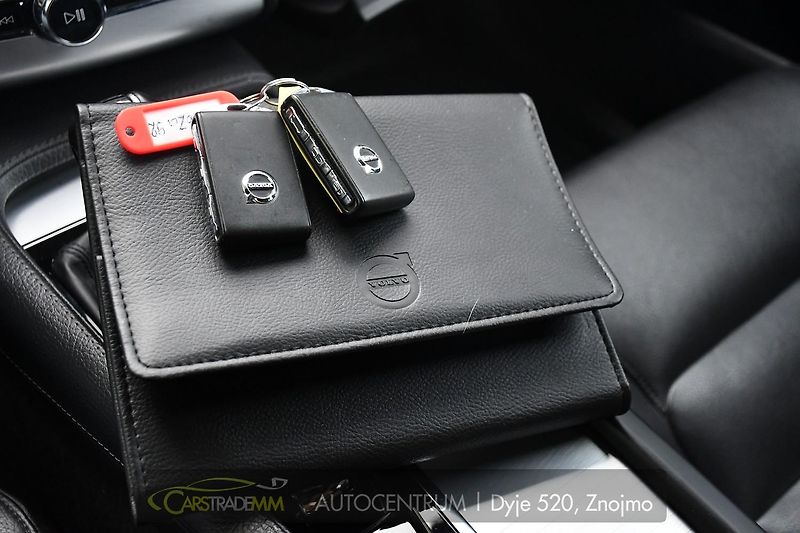 Volvo XC90 D5 AWD MOMENTUM ČR - fotka 36 z 39