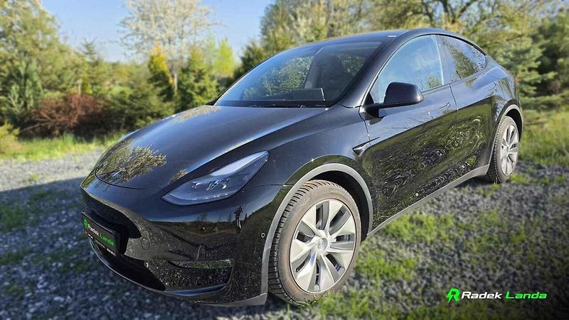 Tesla Model Y.
