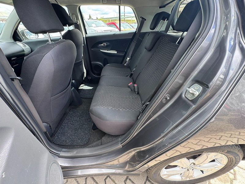 Toyota Urban Cruiser (2010) 1,3i 74 KW SPOJKA STK - fotka 34 z 45