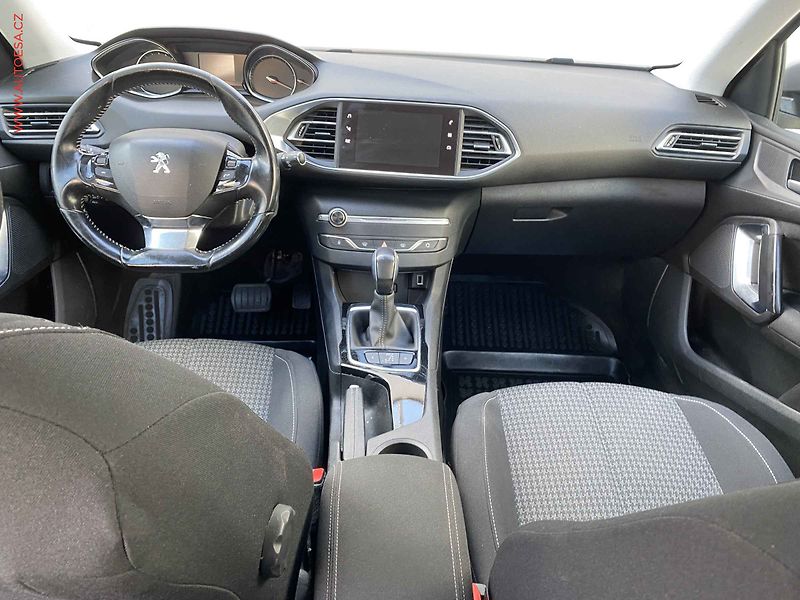 Peugeot 308 (2018) 1.6 HDi, AT, navi, AC - fotka 8 z 17