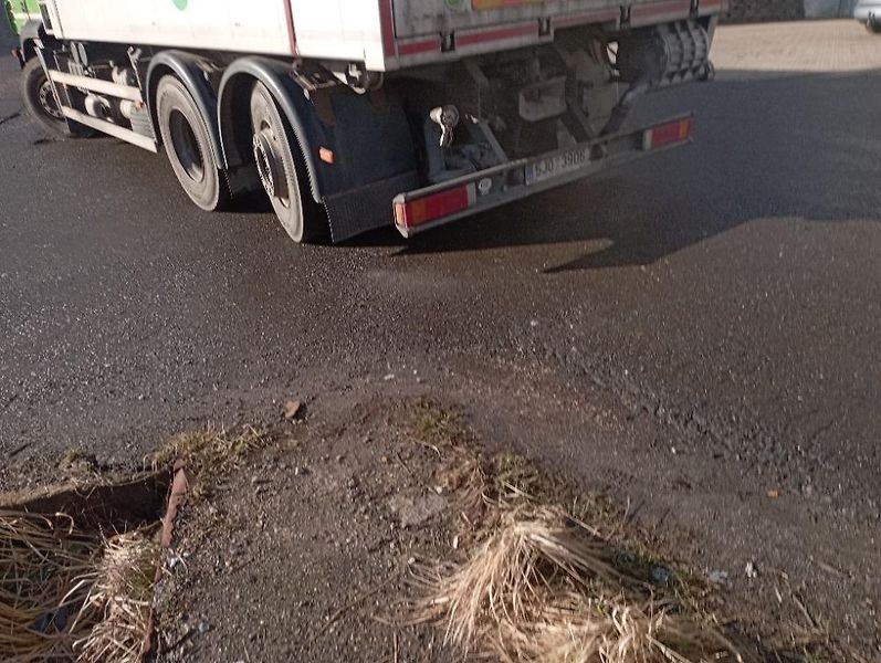Iveco (2013) 450 sklápěč  na obilí - fotka 6 z 19