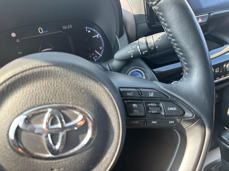 Toyota Yaris Cross 1.5 HSD e-CVT Executive AWD - fotka 17 z 30