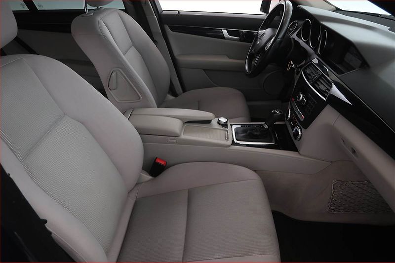 Mercedes-Benz Třídy C (2013) C 200 CDI, Automat, Serv.kniha - fotka 9 z 17