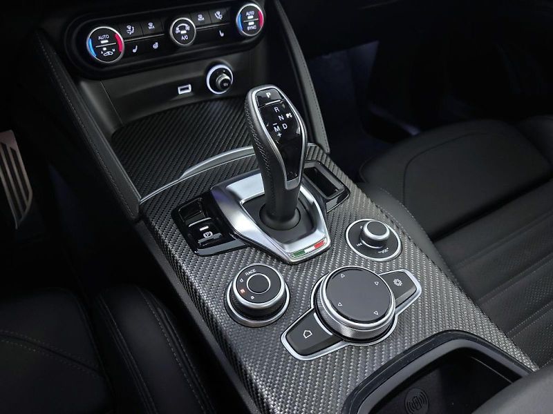 Alfa Romeo Stelvio (2025) 2.9 V6 BiTurbo 520k QV Carbon - fotka 20 z 28