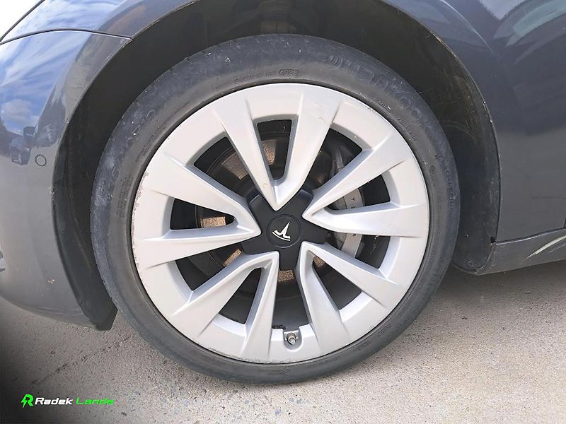 Tesla Model 3 (2021) Šedá metalíza, Tažné zařízení - fotka 8 z 11