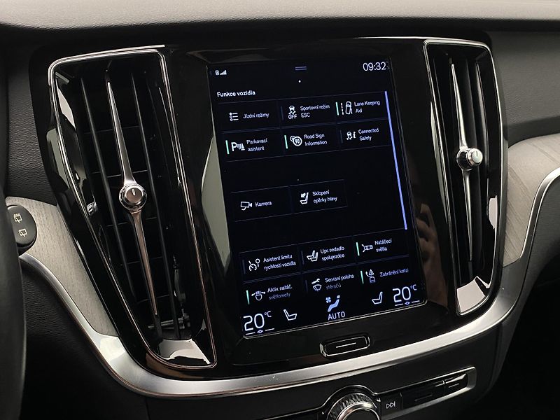 Volvo V60 CC B5 AWD BRIGHT PLUS AUT CZ - fotka 38 z 50