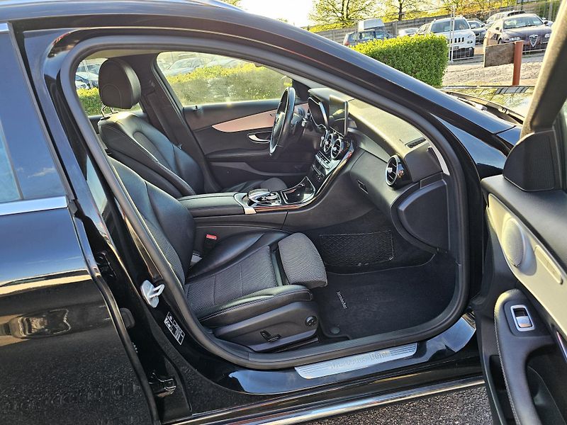 Mercedes-Benz Třídy C (2016) C220D 125kW 4MATIC 7G AIRMATIC - fotka 36 z 50