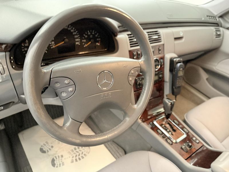 Mercedes-Benz Třídy E (2001) 280I V6 ,150kw, velmi krásný!! - fotka 28 z 35