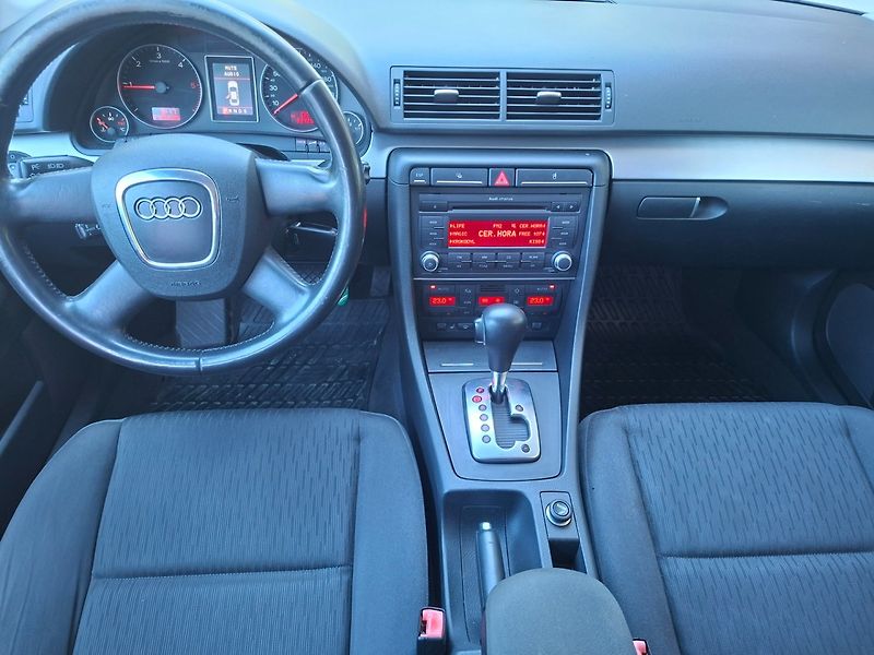 Audi A4 (2007) 2.0TDI 103kW AUT - fotka 13 z 36