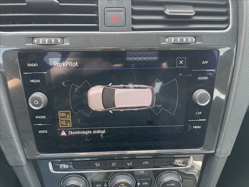Volkswagen Golf 2,0 TDi 110kw DSG LED Radar po - fotka 20 z 39