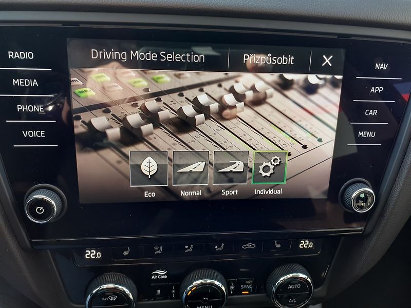 Škoda Octavia (2018) 2.0 TDi 135Kw L&K 4X4 - fotka 17 z 45