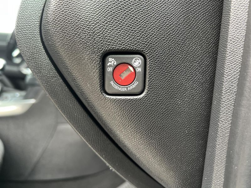 Peugeot 308 1.6HDi NAVI KLIMA TAŽNÉ ALU - fotka 36 z 45