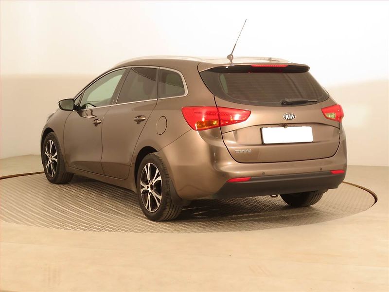 Kia Ceed (2012) 1.4 CVVT, Serv.kniha, Tempomat - fotka 4 z 17