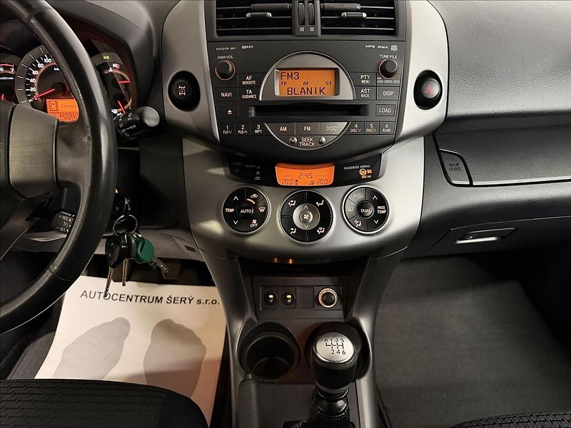 Toyota RAV4 2.2 D-4D 100kW ČR 1MAJITEL - fotka 18 z 32
