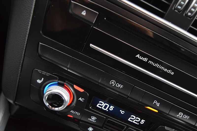 Audi Q5 3,0 V6 180KW S-LINE AUTOMAT - fotka 50 z 57