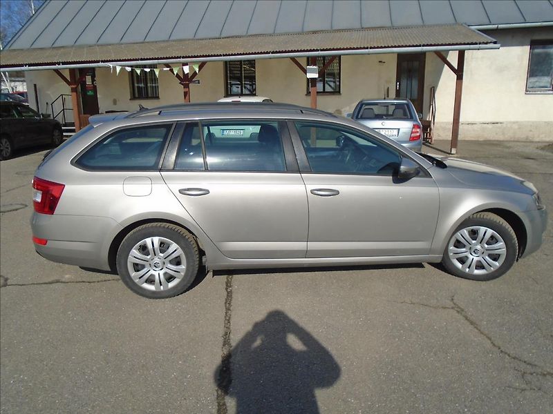 Škoda Octavia 1,6 - fotka 5 z 27