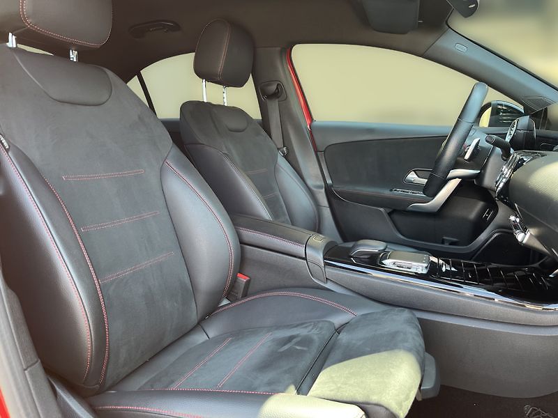 Mercedes-Benz Třídy A A-Třída 180d sedan AMG Line Ni - fotka 16 z 20