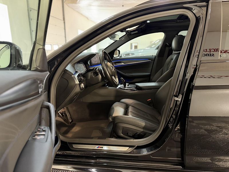 BMW Řada 5 530d xDrive M-Sport Laser FCL - fotka 17 z 48