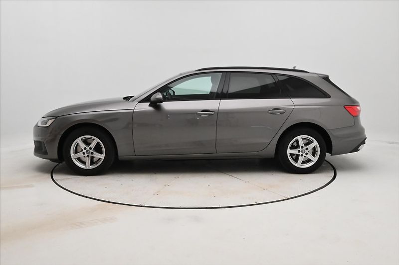 Audi A4 Avant 2,0 TDI 120kW Mild Hybri - fotka 8 z 26