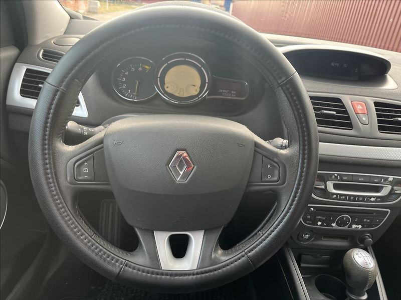 Renault Mégane 1,6 i KLIMA ALU 2x KOLA - fotka 15 z 36